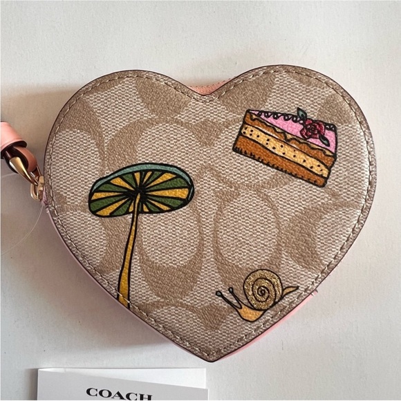 NWT Coach  Heart Coin Case In Signature Canvas - Picture 4 of 8